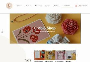 Crabie Shop - A crush, you could call it that. Originally from Bordeaux and Reunion, we met in Niort. Emma graphic designer, passionate about illustration and Pauline digital project manager, follower of homemade.